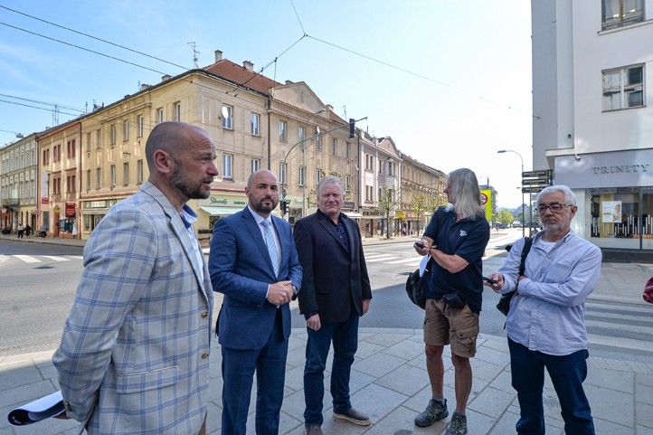 Rekonstrukce Americké ulice v Plzni rozpoltila koalici, zastupitelé stáhli rozhodnutí o vjezdu aut