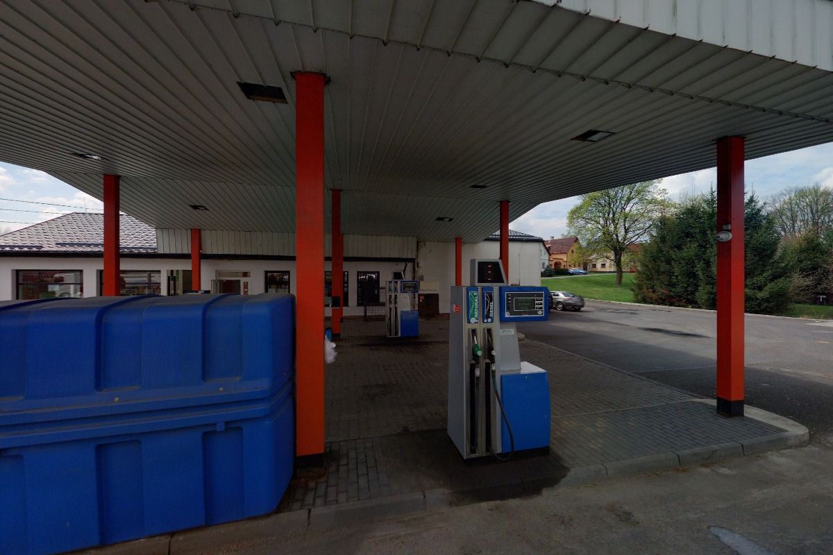 S řeznými ranami na penisu se připotácel na Tachovskou benzinu