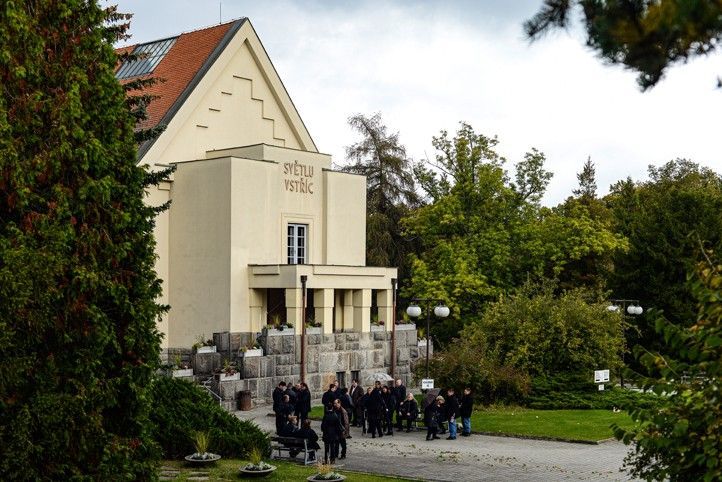 Od roku 1926 slouží Plzni. Krematorium na Ústředním hřbitově připomnělo stoleté výročí