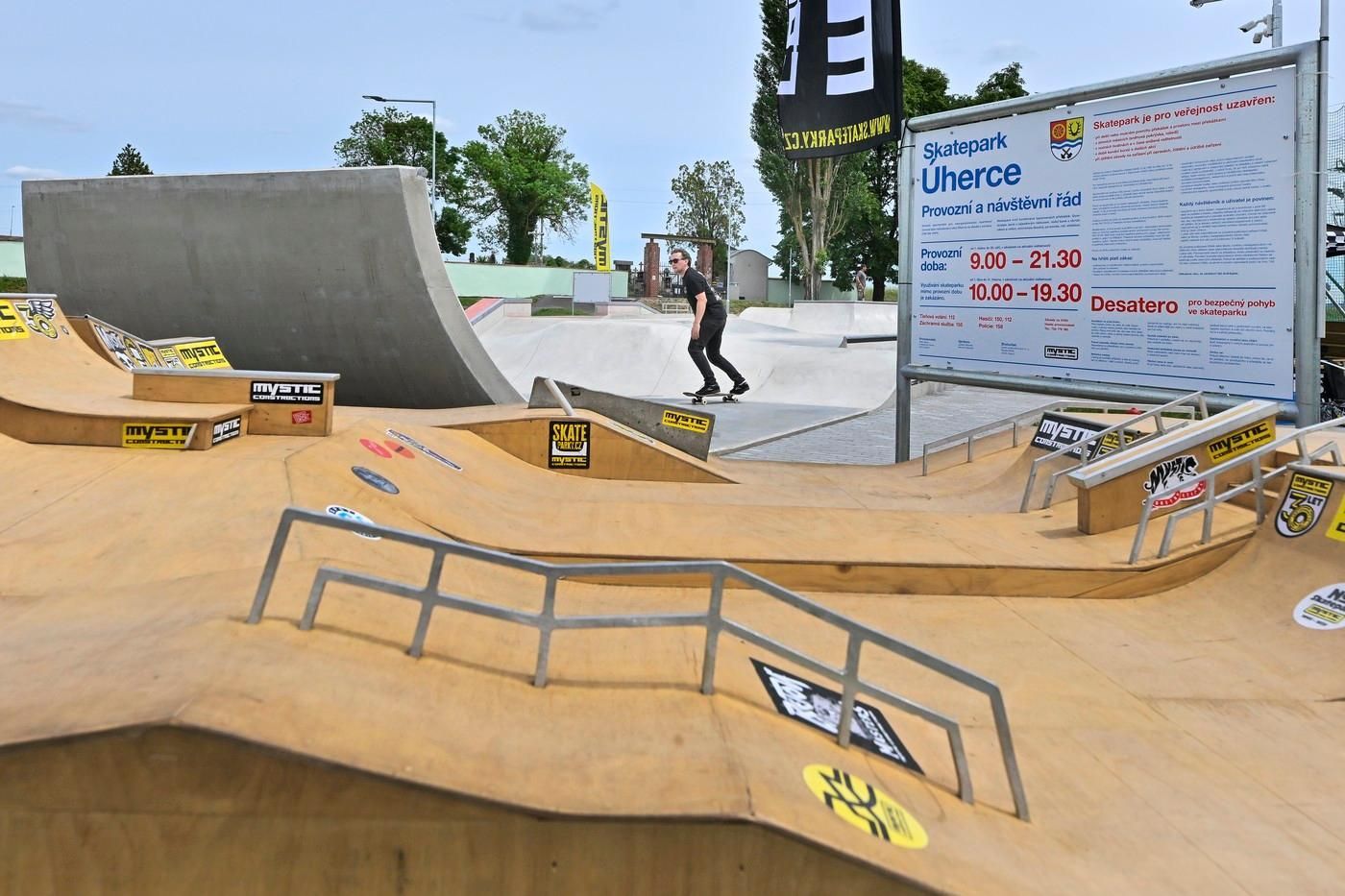 Úherce na severním Plzeňsku mají nový 600m2 skatepark s oblými nájezdy, stál 3,8 milionu