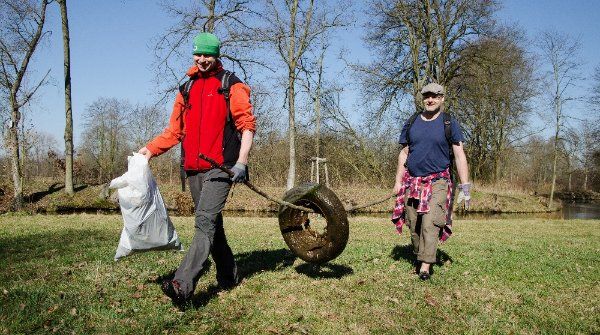 V centru Plzně se uskuteční společný úklid. Zapojí se čeští i ukrajinští dobrovolníci