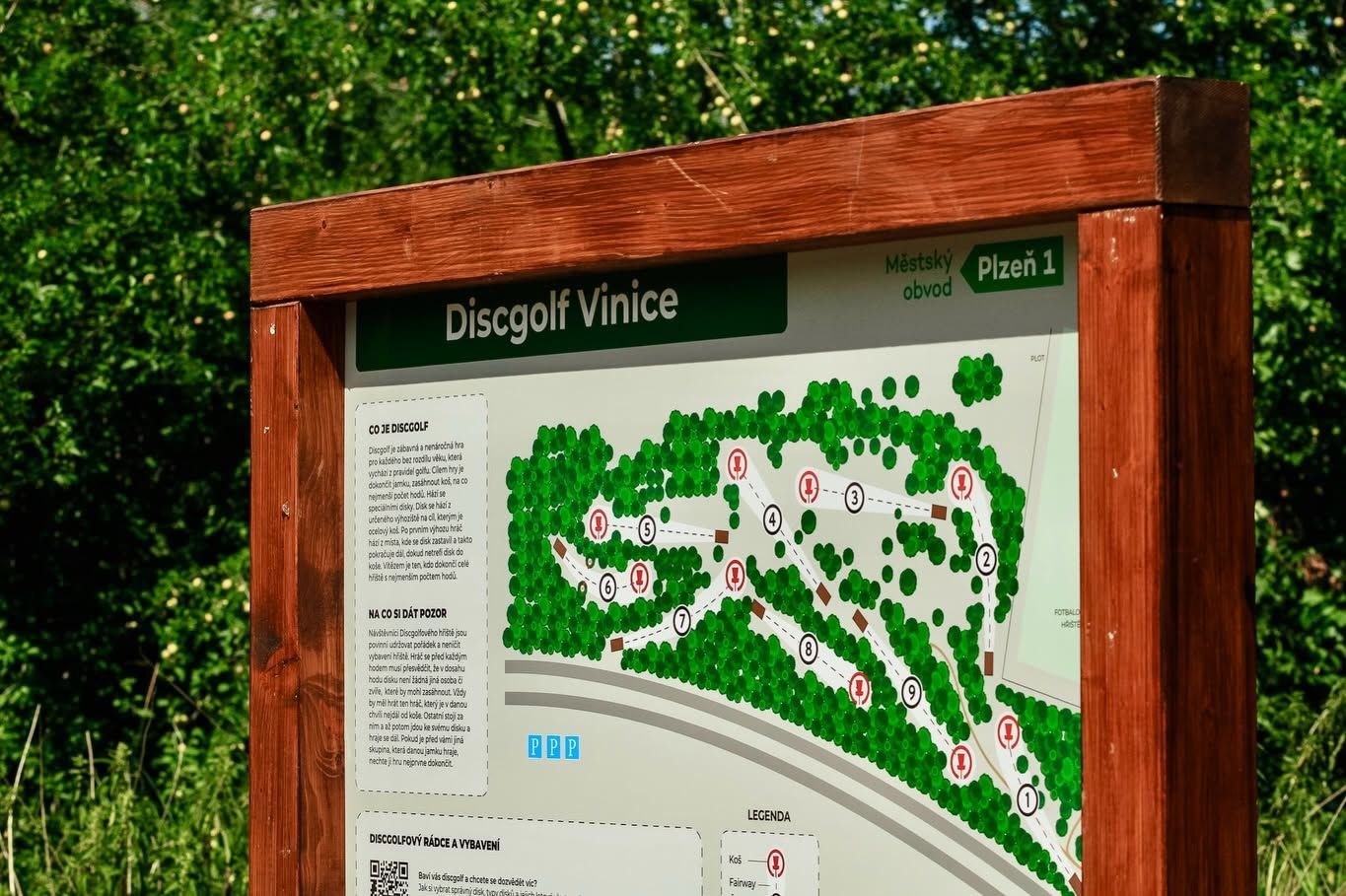 V Plzni Vinicích se otevírá nové devítijamkové discgolfové hřiště
