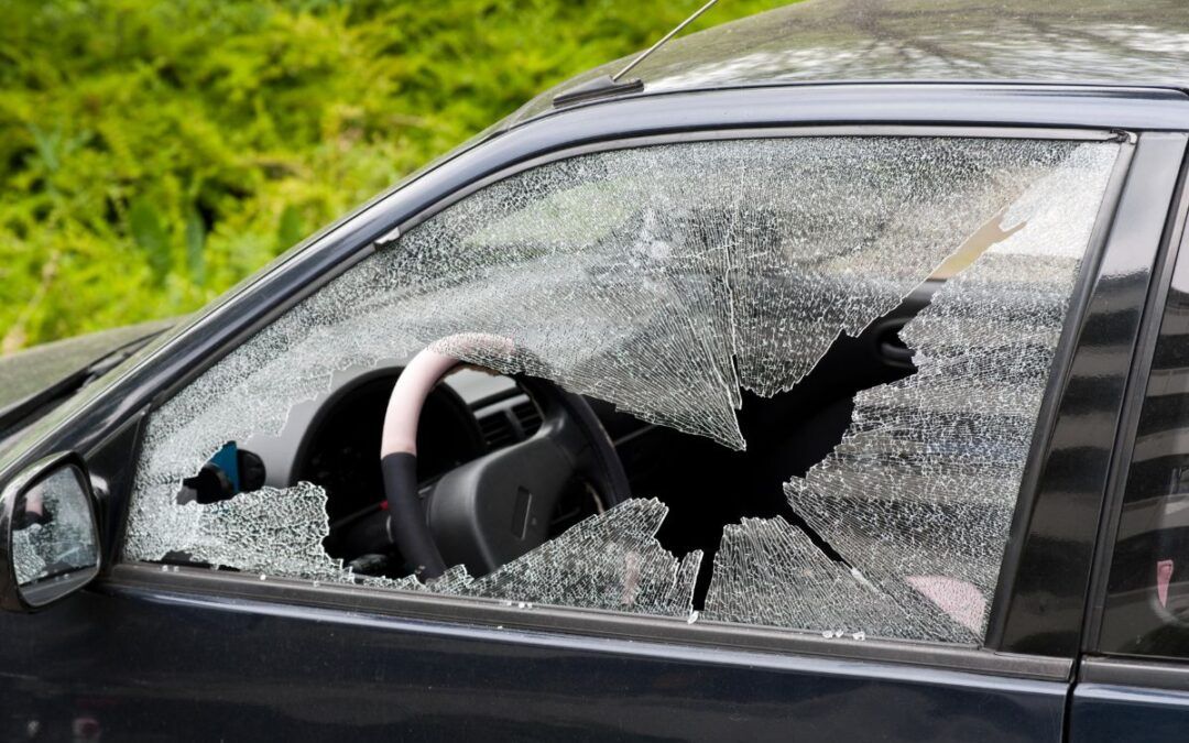 V Plzni znovu řádí vykradači aut. Tentokrát si zloděj odnesl hotovost téměř 260 tisíc