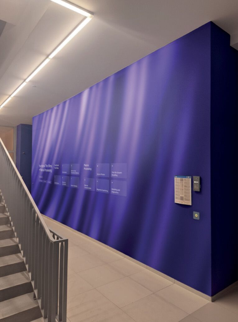 Velkoformátové infografické stěny na ZČU se stávají rozšířenou realitou