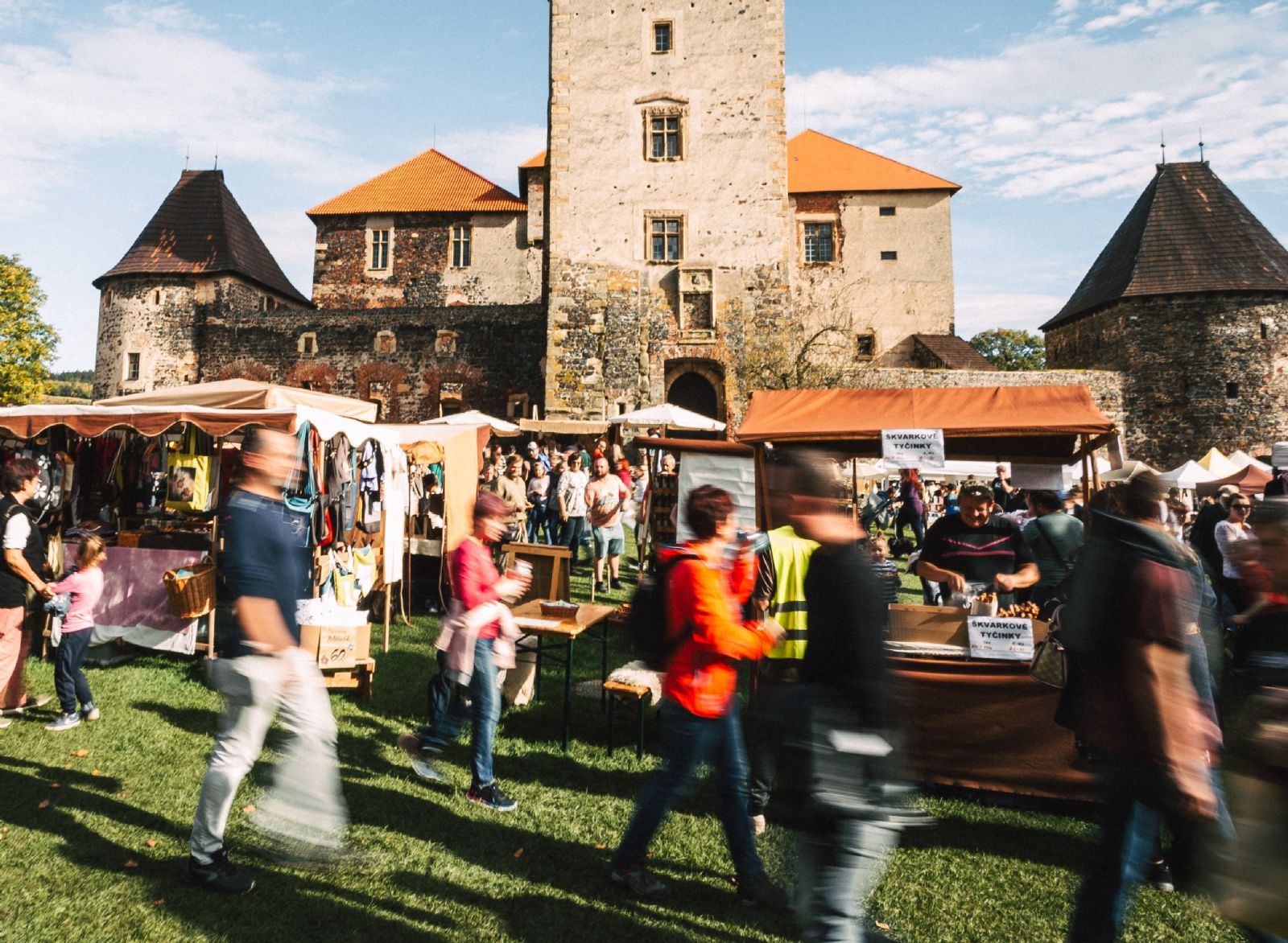 Vodní hrad Švihov ožije podzimním jarmarkem. Čekají vás řemesla, dobroty i prohlídky hradu