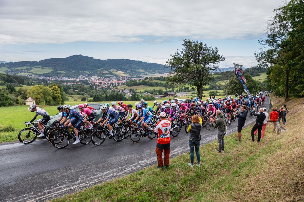 West Bohemia Tour startuje 20. srpna. Jezdci absolvují přes 450 km a více než 5 000 m převýšení