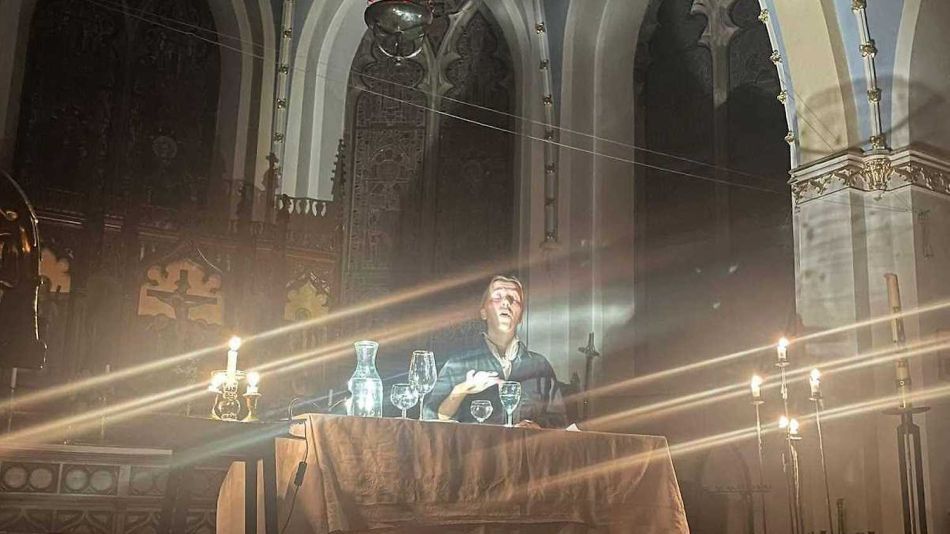 Zahrádkářská kolonie, byt, kostel i noční rituál. NASTEVŘENO zve do Plzně na divadlo bez hranic