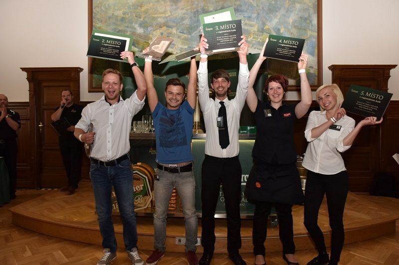 V Plzni soutěžily desítky výčepních.