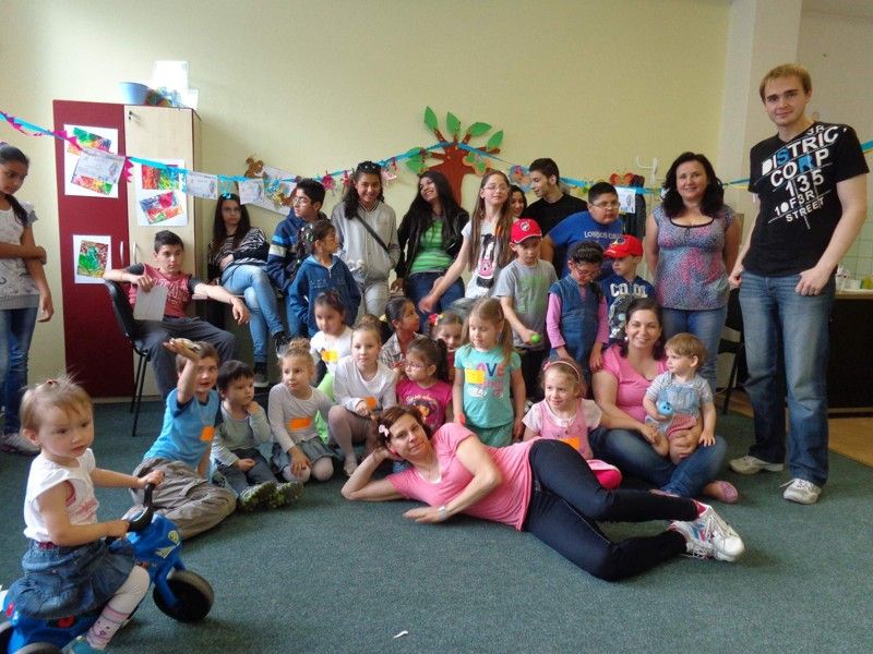 V západočeských ústavech zůstává více než 200 dětí, které je možné umístit do pěstounské rodiny!