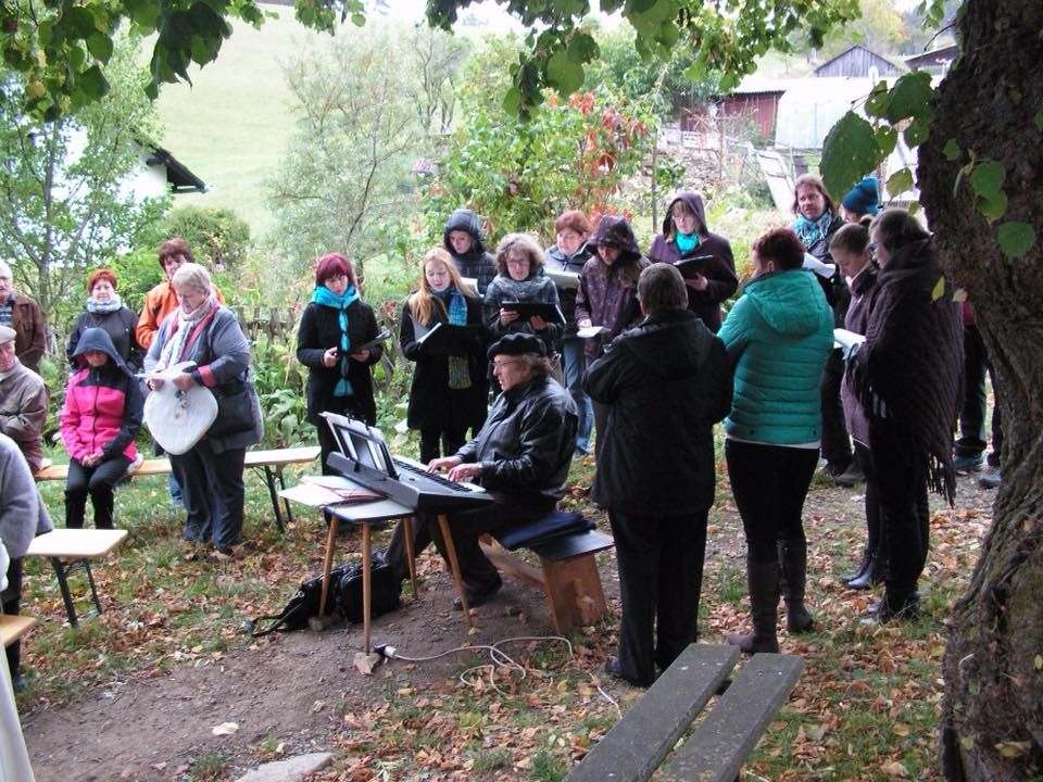 Pěvecký sbor Metanoia zazpíval na nejstudenější pouti na Šumavě