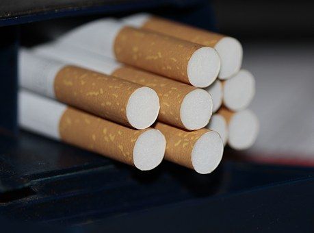 obrázek: Z nákupního centra v Plzni ukradli 50 kartonů cigaret