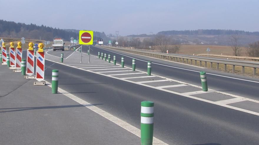 Z dálničního přivaděče u Kyšic na Plzeňsku zmizí hrby