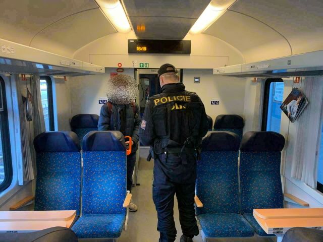 obrázek: Ve vlaku na Klatovsku onanoval před dívkou 