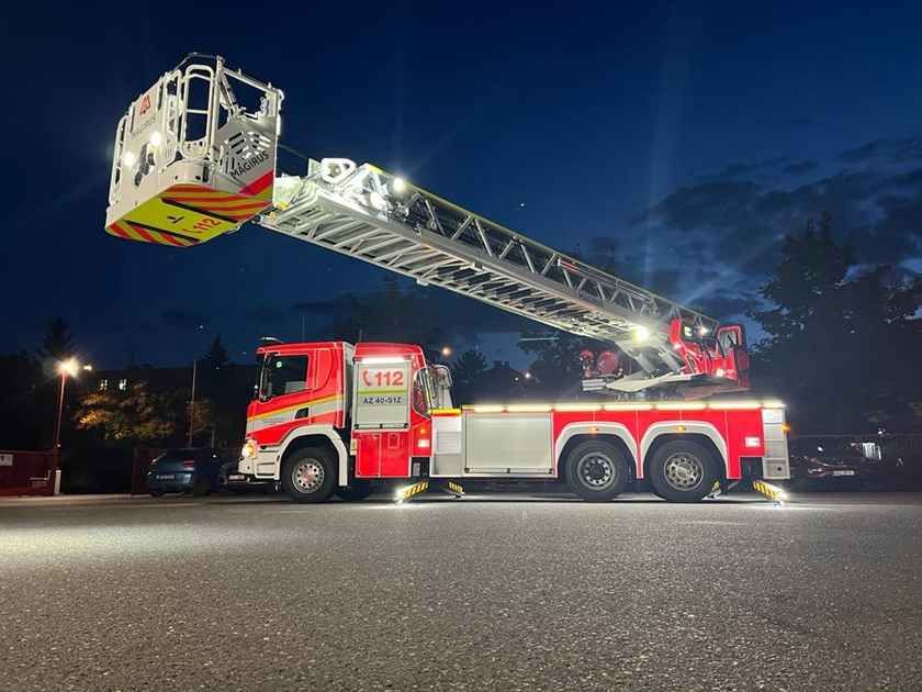 Cizinec z Ukrajiny uvázl na střeše hotelu Gondola, hasiči ho sundali