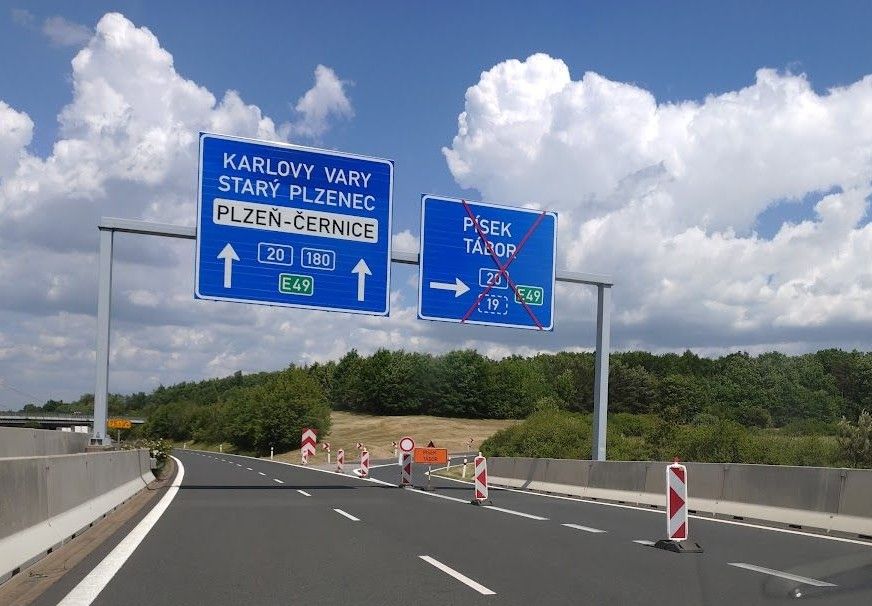 Další kolony u Plzně. Oprava I/20 komplikuje cestu na Losinou i od Olympie