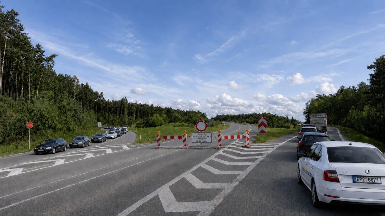 Další příjezd do Plzně čekají kolony. Obchvat Třemošné se na měsíce uzavře