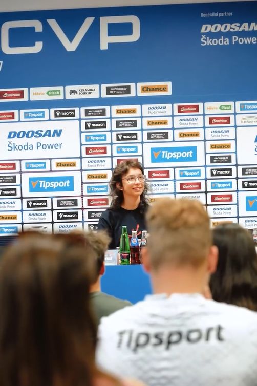 Doosan Arena otevřela své zákulisí. O prohlídky stadionu je obrovský zájem
