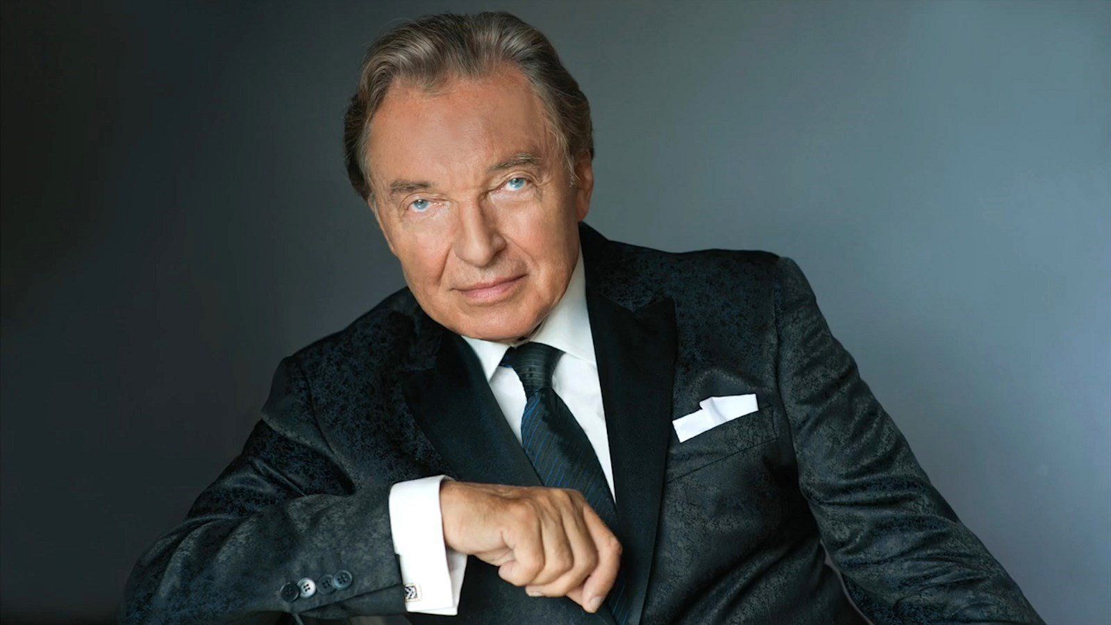 Karel Gott znovu ožije ve svém milovaném „Svaťáku“. Felix Slováček odhalí vzpomínky ze zákulisí