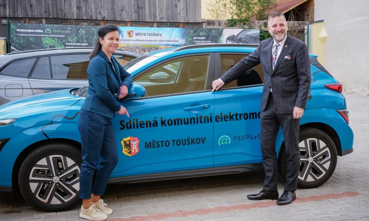 Město Touškov úspěšně provozuje komunitní elektromobily