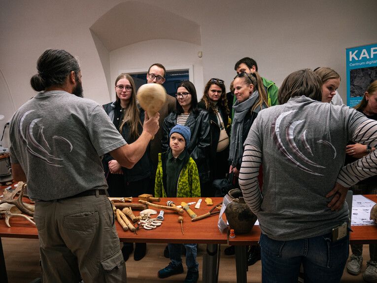 Mezinárodní den archeologie v Plzni přitáhl stovky lidí