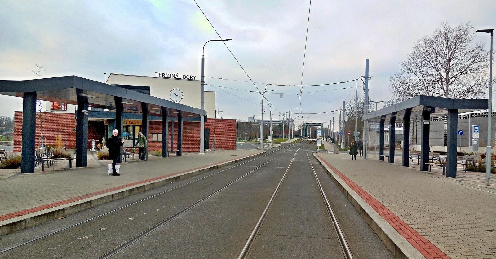 Na Borech přepadl seniorku a strhl jí kabelku. Muž skončil ve vazbě hned druhý den