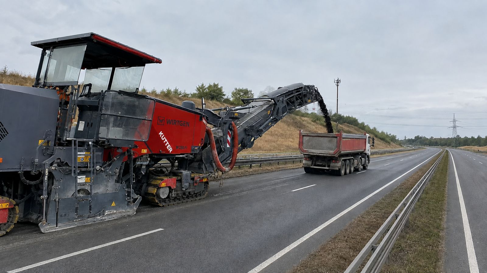 Na D5 mezi Tachovskem a Rokycanskem pracuje až 120 lidí, 11 fréz odbourává starý beton