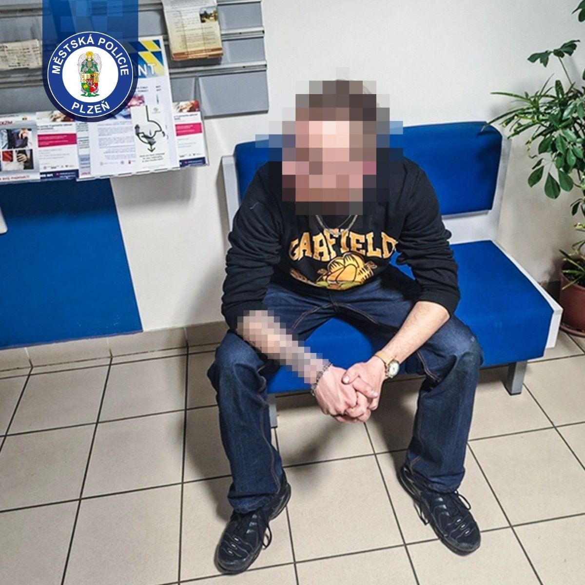 Pět hledaných během pár dnů. Strážníci v Plzni opět využili místní znalost