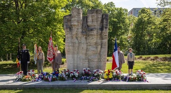 Plzeň si připomněla padlé z roku 1945. Pieta na náměstí Míru uctila vojáky i oběti povstání