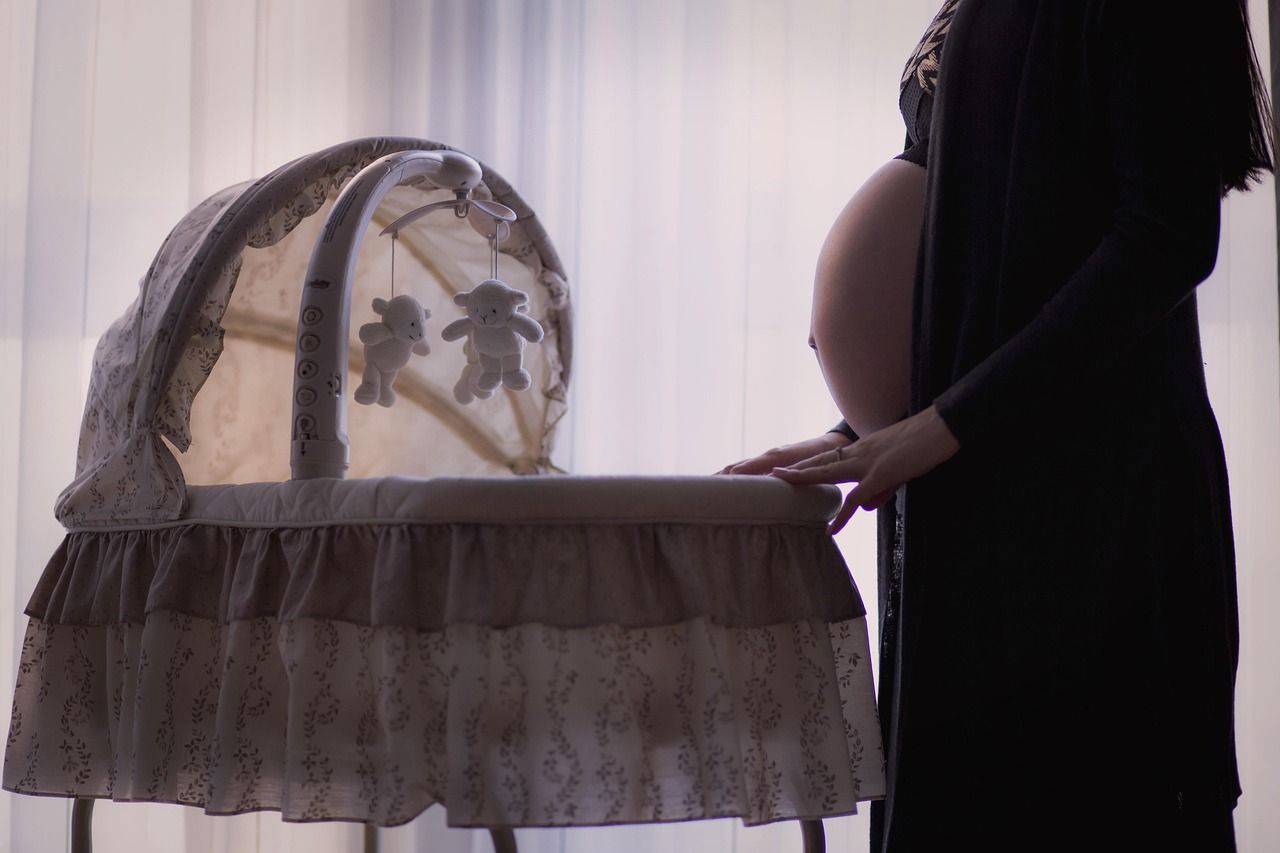 Plzeňský kraj stárne a porodnost padá. Dětí se narodilo nejméně za poslední roky