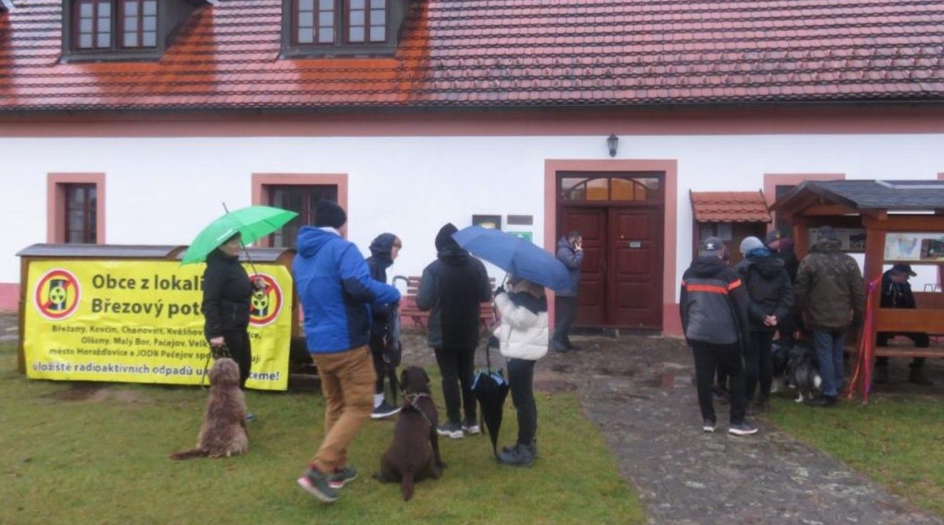 Pošumaví říká NE hlubinnému úložišti protestním pochodem