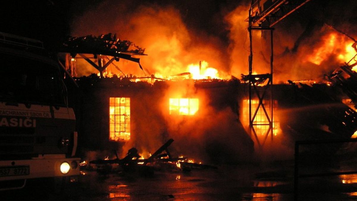 Požár skladu v Krasíkově u Kokašic, škoda 2 miliony