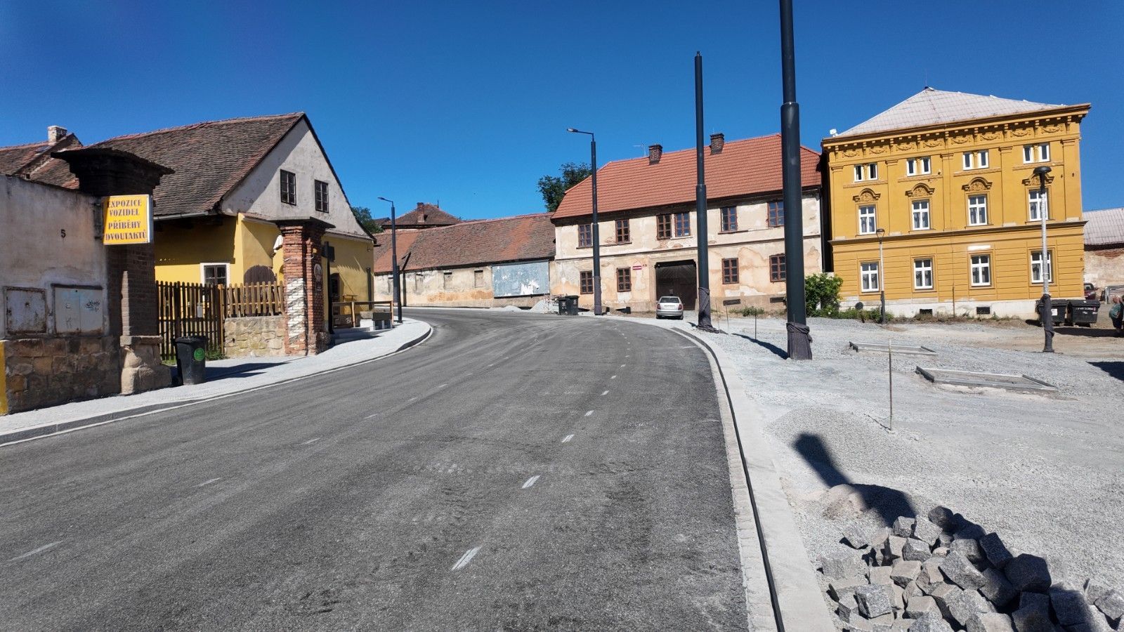 Rolnické náměstí v Plzni se dnes otevírá. Do Lobez se vrací auta i MHD