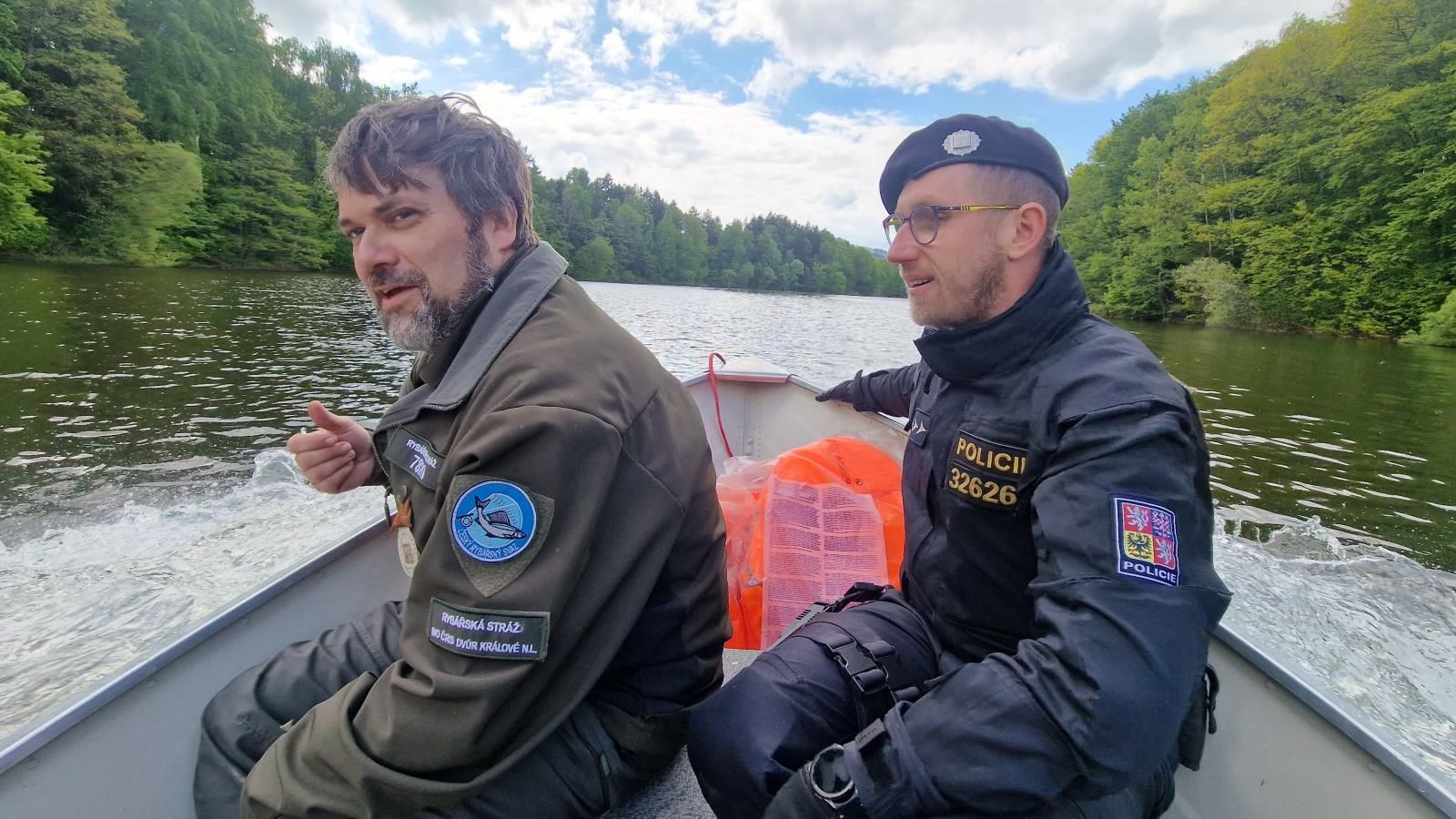 Rybáři na Plzeňsku porušují pravidla. Porybní vyrážejí na kontroly z lodí