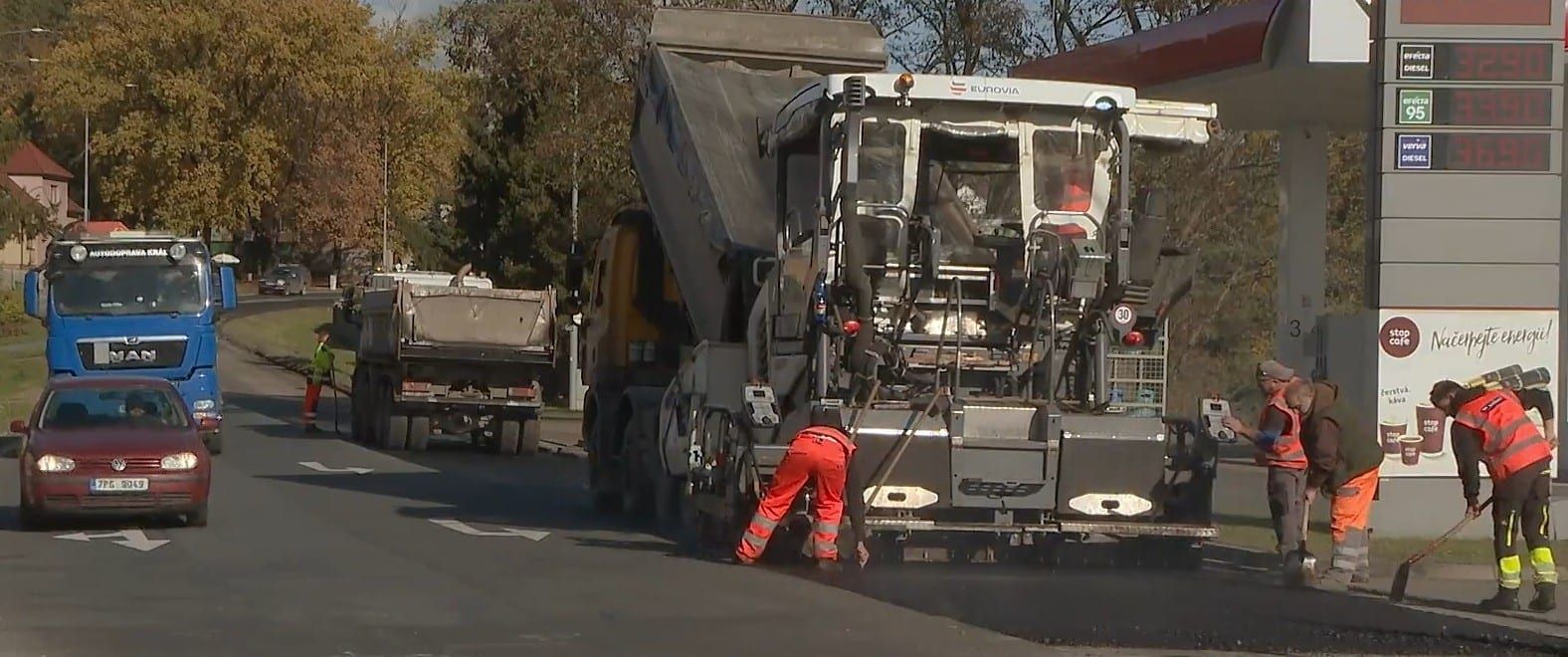 Tah na Domažlice se znovu zadrhl. Ve Stodě stojí ve špičce dlouhé kolony