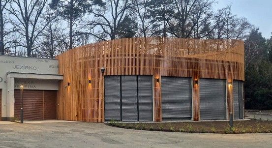 U Košuteckého jezírka vznikla nová dětská skupina, bufet nabízí k pronájmu