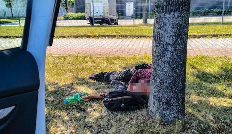 V horku rozhodují minuty. Plzeňský případ ukázal, proč neignorovat člověka na zemi