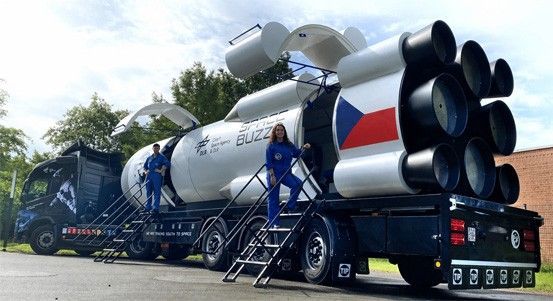 Vesmírná raketa míří do Plzně. SpaceBuzz vezme děti i veřejnost na virtuální let kolem Země