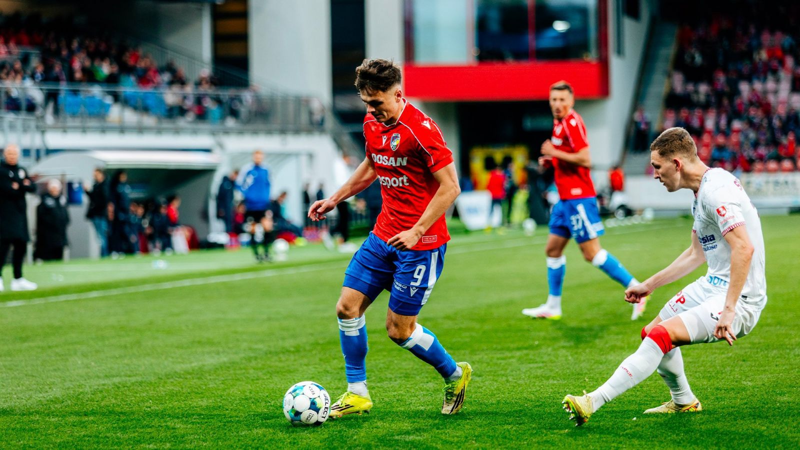 Viktoria doma padla s Pardubicemi. Oslavy výročí zhořkly po gólu Tanka a červené kartě