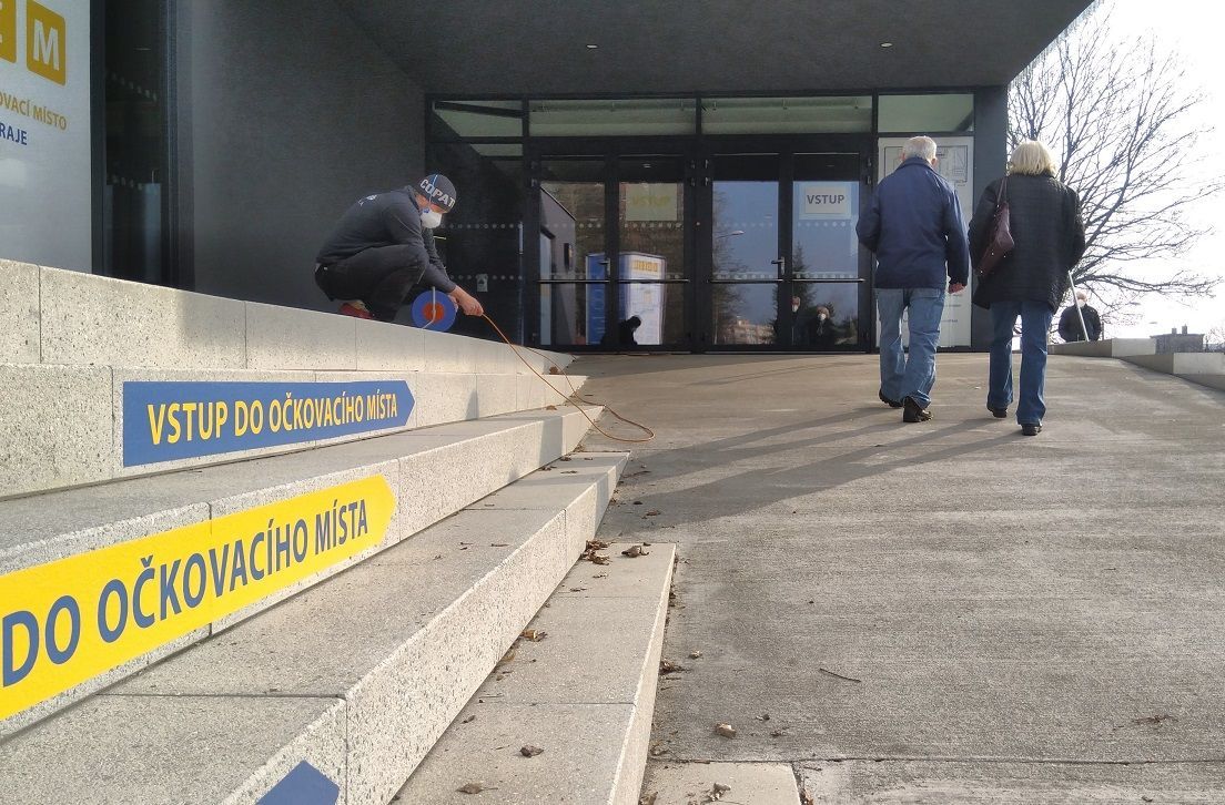 obrázek: Lidé poprvé vyrazili bez registrace do očkovacích center