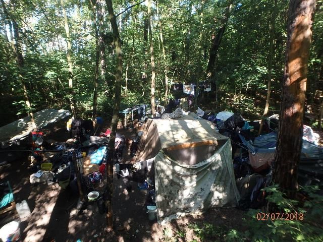 obrázek: Nepořádek v blízkosti přehradní nádrže České údolí je uklizen
