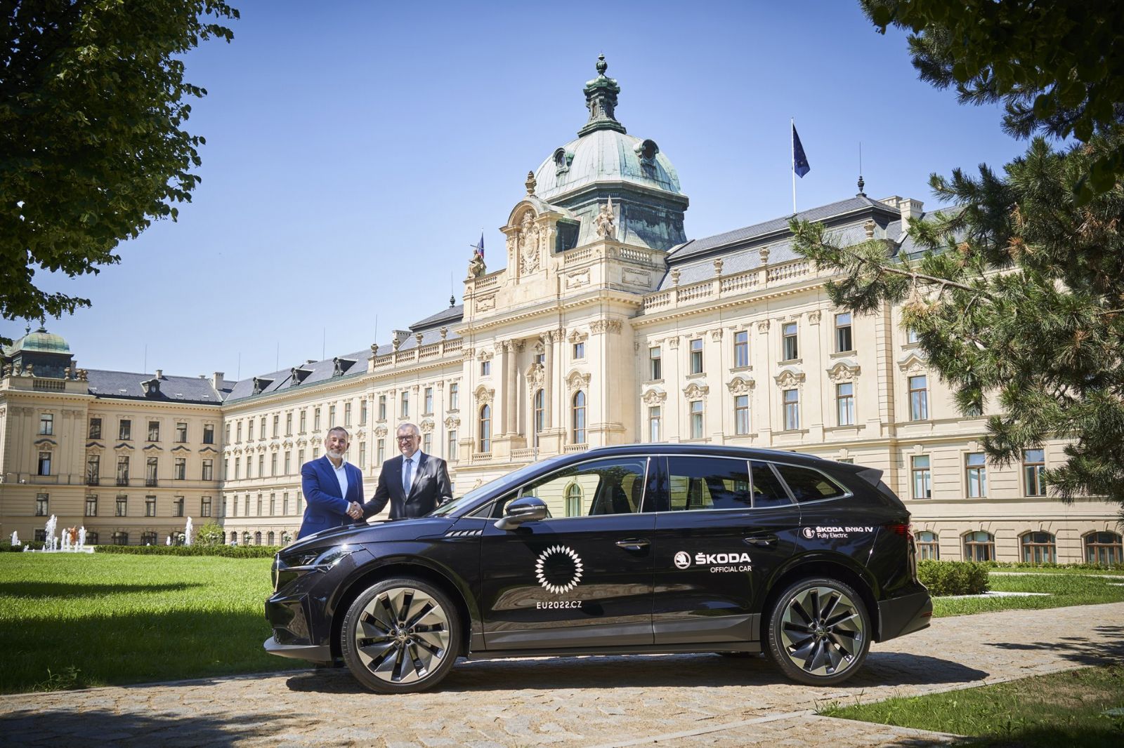 Chcete jezdit ve ŠKODĚ ENYAQ iV jako příslušníci Úřadu vlády ČR? Kontaktujte AUTO CB v Plzni, autorizovaný salon vozů ŠKODA
