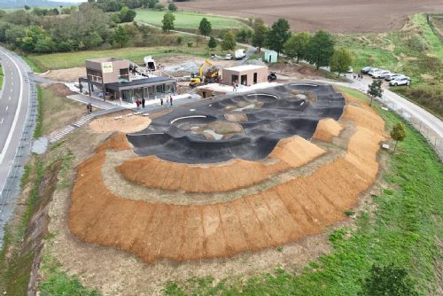 obrázek:Psovské údolí v Plzni brzy otevře. Nový areál nabídne pumptrack, Posed i servis kol