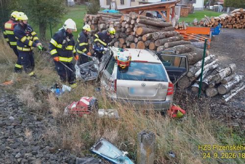 obrázek:U Stupna se srazilo auto s vlakem, zraněného transportoval vrtulník