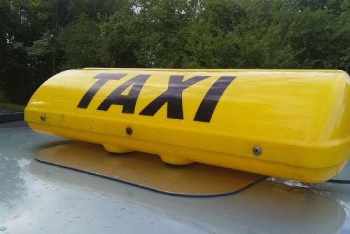 obrázek:Měli by taxikáři povinně umět česky? Nový zákon umožní městům zavést jazykové zkoušky
