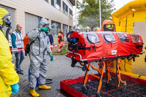 obrázek:Domažlická nemocnice čelila simulované nákaze z Afriky. Do akce se zapojili i Němci