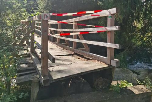 obrázek:Frantův most na Šumavě je v havarijním stavu. Turistická trasa je dočasně přerušená