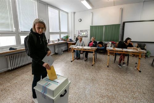 obrázek:V Plzeňském kraji se ve 14 hodin otevřou volební místnosti. Lidé rozhodnou o radnicích i Senátu