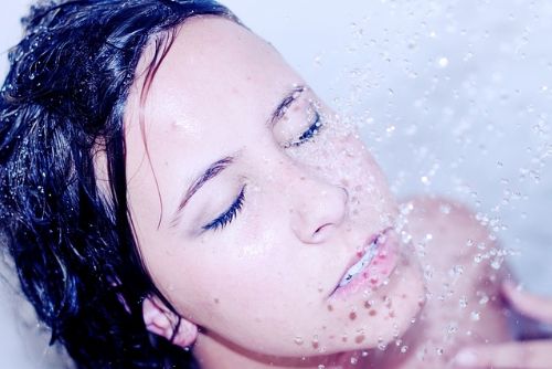 Foto: Potřebujete se ochladit? Vlažná sprcha vás osvěží!