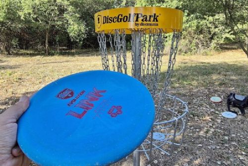 obrázek:Přijďte si vyzkoušet discgolf na novém hřišti na Vinicích