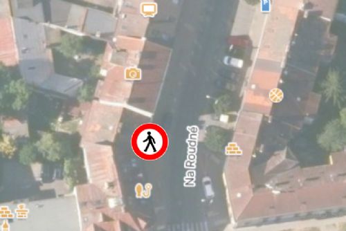 obrázek:Stavební práce uzavřou chodník v ulici Na Roudné